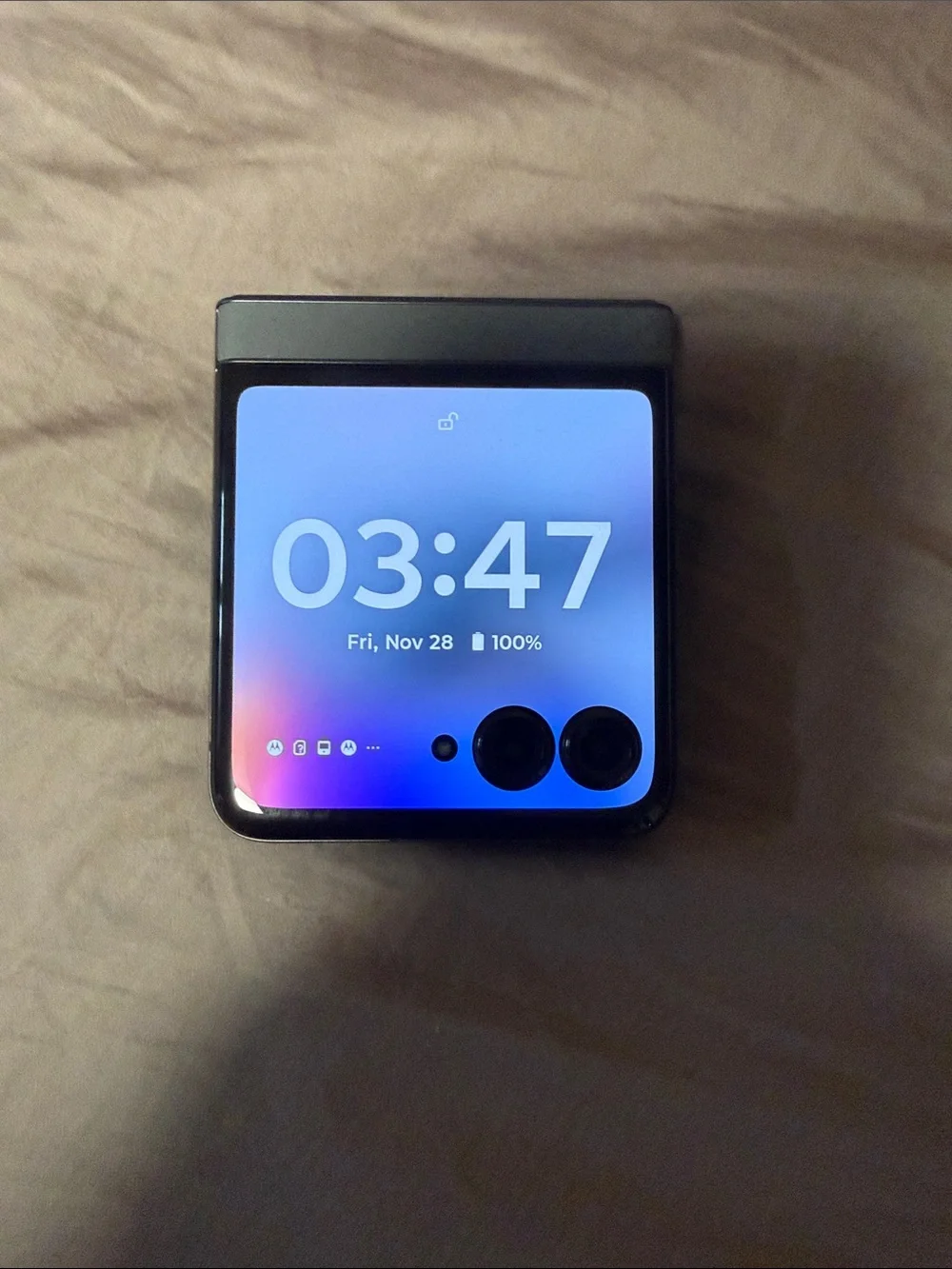Motorola razr 2024 brand new (no box or accessories)